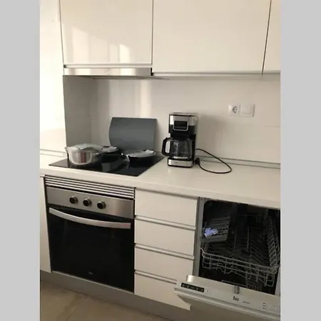 Perfect Location 2Rooms, Dishwasher, New Renovated *